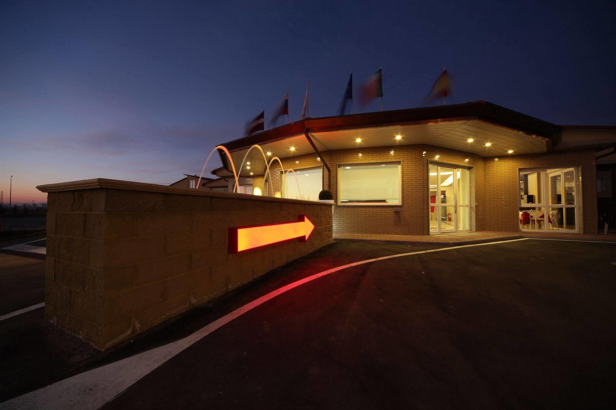 Motel Autosole Vip Castelnuovo Scrivia Exterior foto